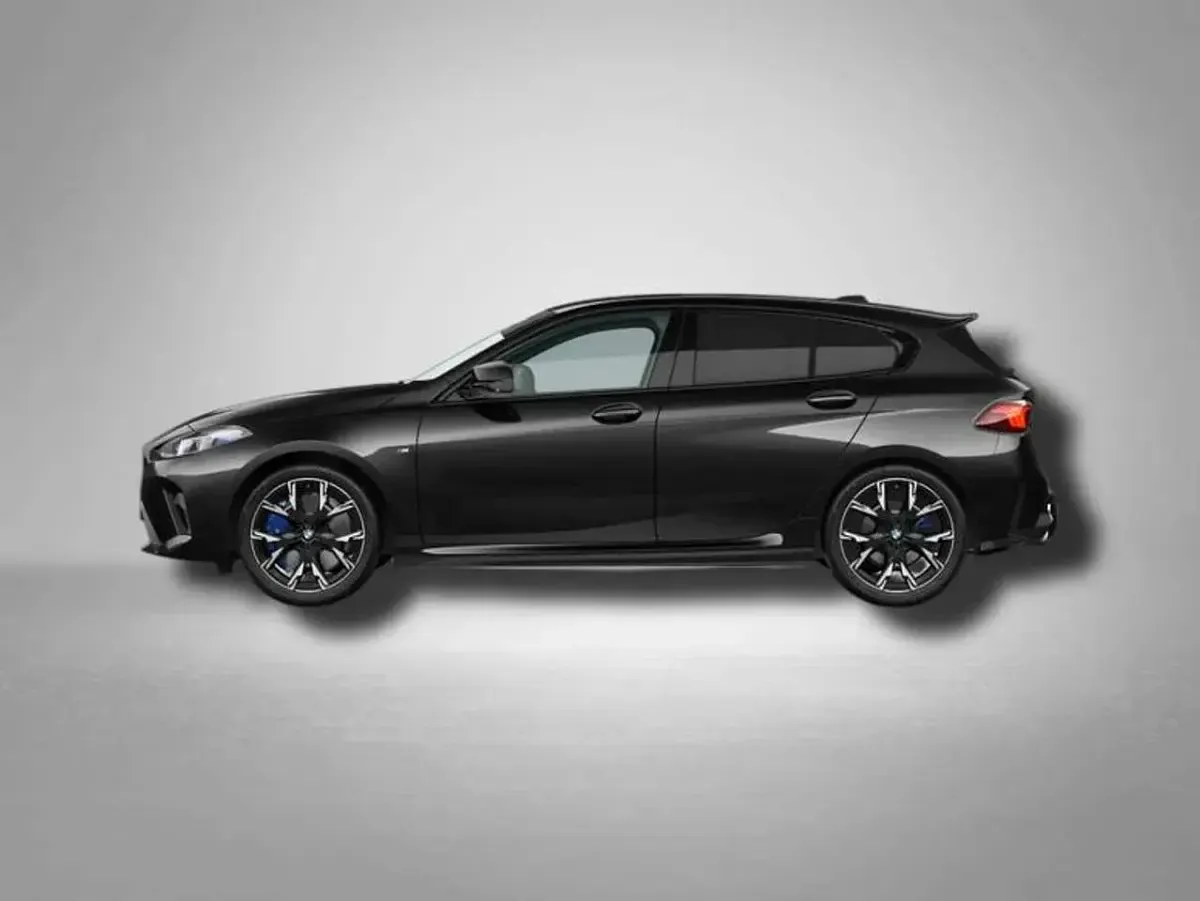 Gebraucht BMW M135 300 PS (220 kW) 2025 Black sapphire metallic Kleinwagen