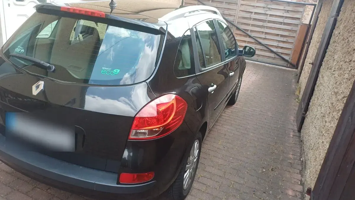 Gebraucht Renault Clio GrandTour Dynamique 75 PS (55 kW) 2011 Schwarz Kombi