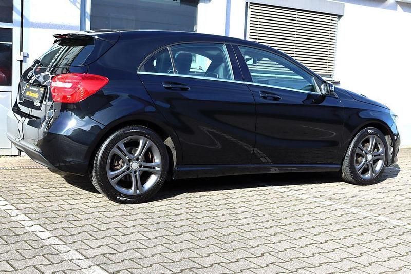 Gebraucht Mercedes A200 Style 156 PS (114 kW) 2015 Schwarz Limousine