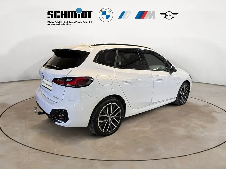 Gebraucht BMW 223 Active Tourer M Sport 211 PS (155 kW) 2024 Alpinweiß Van / Kleinbus