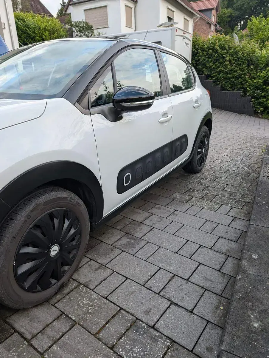Gebraucht Citroën C3 Feel 82 PS (60 kW) 2018 Weiß Kleinwagen