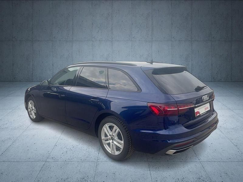 Gebraucht Audi A4 Basis 163 PS (119 kW) 2024 Navarrablau metallic Kombi