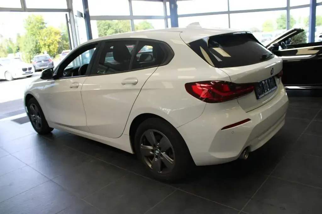 Gebraucht BMW 118 Advantage 136 PS (100 kW) 2022 Weiß Limousine