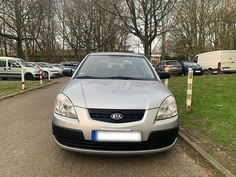 Gebraucht Kia Rio 97 PS (71 kW) 2009 Silber Kleinwagen