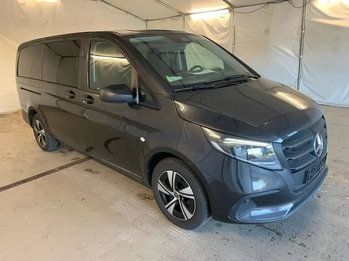 Gebraucht Mercedes Vito 190 PS (139 kW) 2024 Grau metallic Van