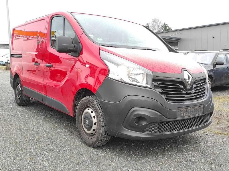 Gebraucht Renault Trafic 90 PS (66 kW) 2014 Volcano red Van / Kleinbus