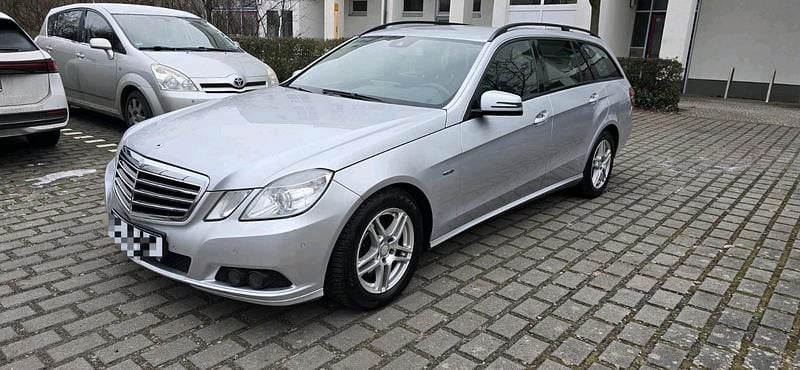 Silber Gebraucht 2010 Mercedes E250 Kombi | 7.200 € (Guter Preis) - Bild 1/4