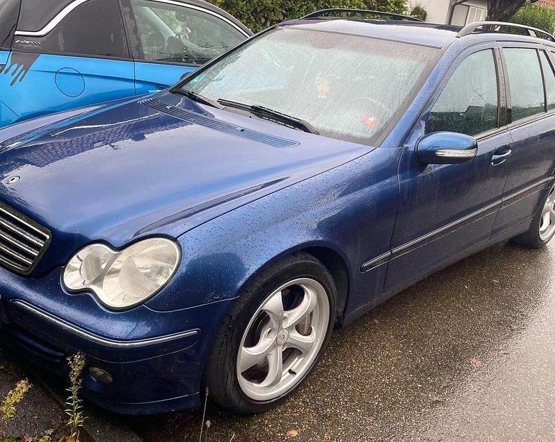 Blau Gebraucht 2004 Mercedes C270 Avantgarde Kombi | 2.000 € (Fairer Preis) - Bild 1/4