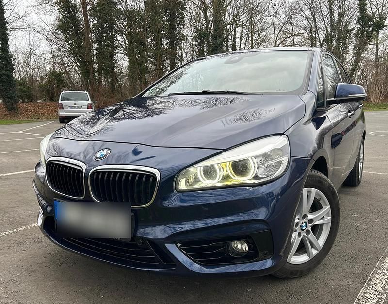 Blau Gebraucht 2016 BMW 218 Comfort Edition Kombi | 9.990 € (Fairer Preis) - Bild 1/4