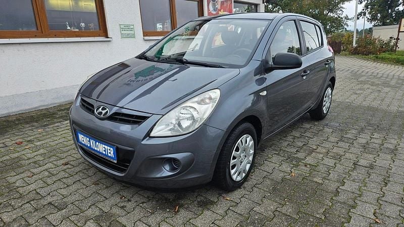 Grau Gebraucht 2010 Hyundai i20 Classic Kleinwagen | 3.950 € (Fairer Preis) - Bild 1/4