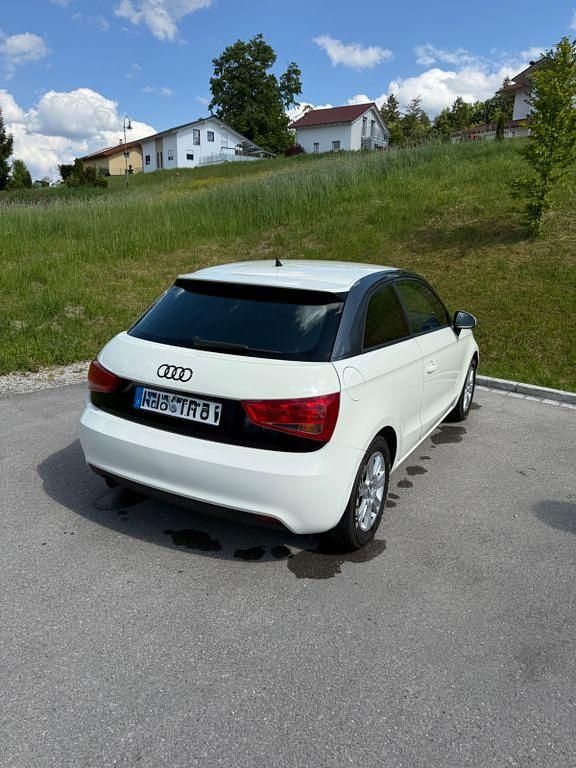 Gebraucht Audi A1 Ambition 105 PS (77 kW) 2011 Weiß Kleinwagen
