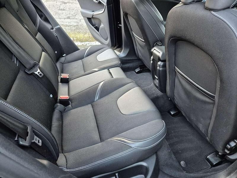 Gebraucht Volvo V40 Momentum 150 PS (110 kW) 2013 Limousine