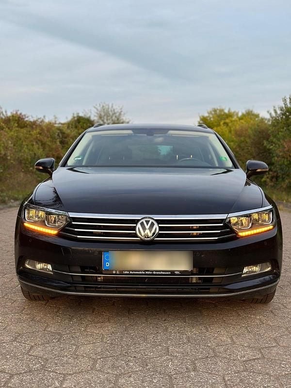 Schwarz Gebraucht 2019 VW Passat Kombi | 17.600 € (Guter Preis) - Bild 1/4