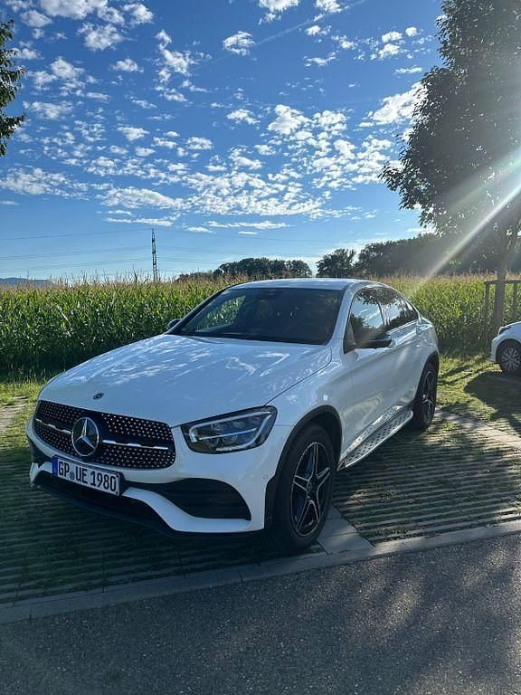 Weiß Gebraucht 2020 Mercedes GLC220 AMG line Coupé | 35.999 € (Fairer Preis) - Bild 1/4