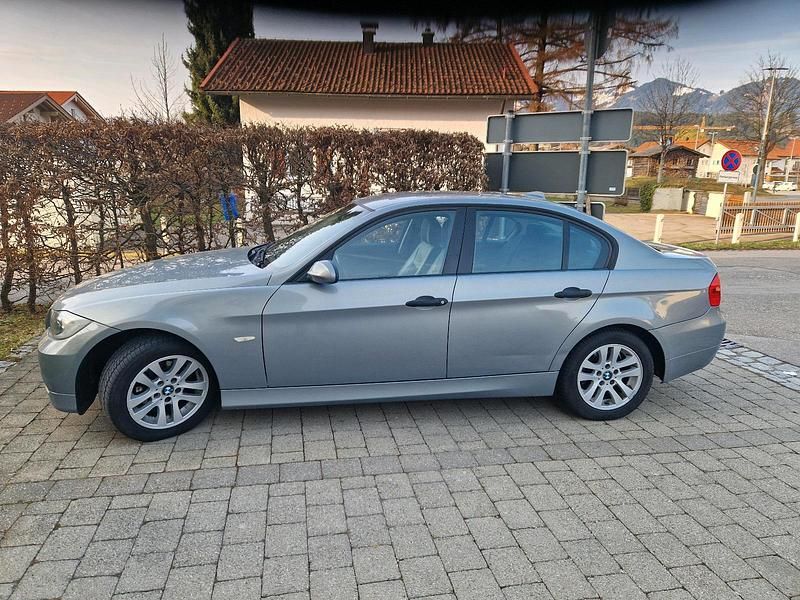 Gebraucht BMW 320 150 PS (110 kW) 2005 Andere farben Limousine