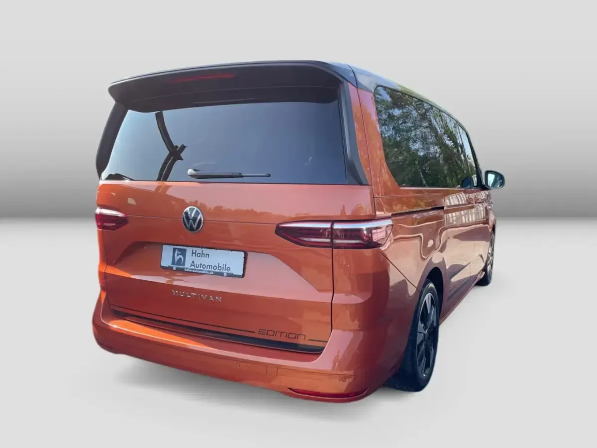 Używany VW Multivan Edition 150 KM (110 kW) 2025 Pomarańczowy Minivan