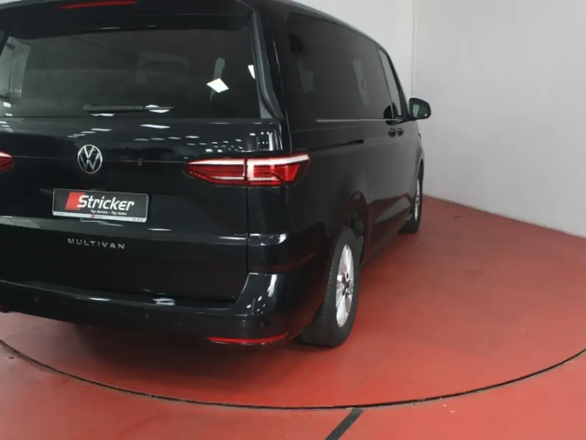 Gebraucht VW Multivan Life 150 PS (110 kW) 2025 Van / Kleinbus