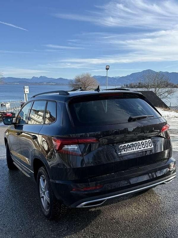 Schwarz Gebraucht 2021 Skoda Karoq SportLine SUV | 24.500 € (Fairer Preis) - Bild 1/4
