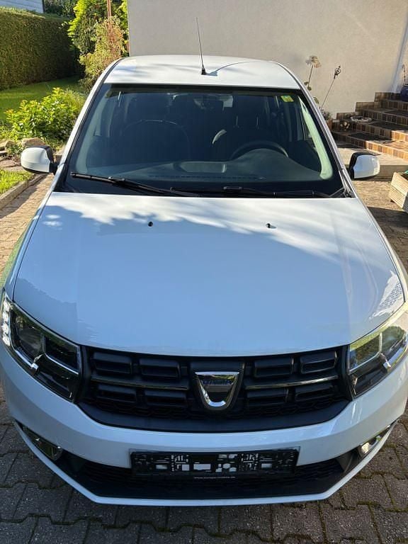 Weiß Gebraucht 2019 Dacia Sandero Comfort Kleinwagen | 8.800 € (Guter Preis) - Bild 1/4