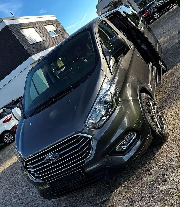 Gebraucht Ford Tourneo Titanium 131 PS (96 kW) 2021 Grau Van / Kleinbus
