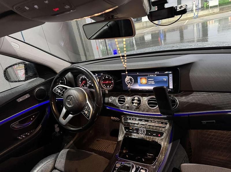 Gebraucht Mercedes E220 194 PS (142 kW) 2020 Grau Kombi