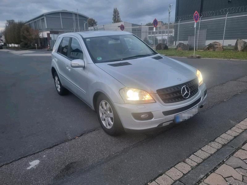 Gebraucht Mercedes ML320 224 PS (164 kW) 2008 Silber SUV