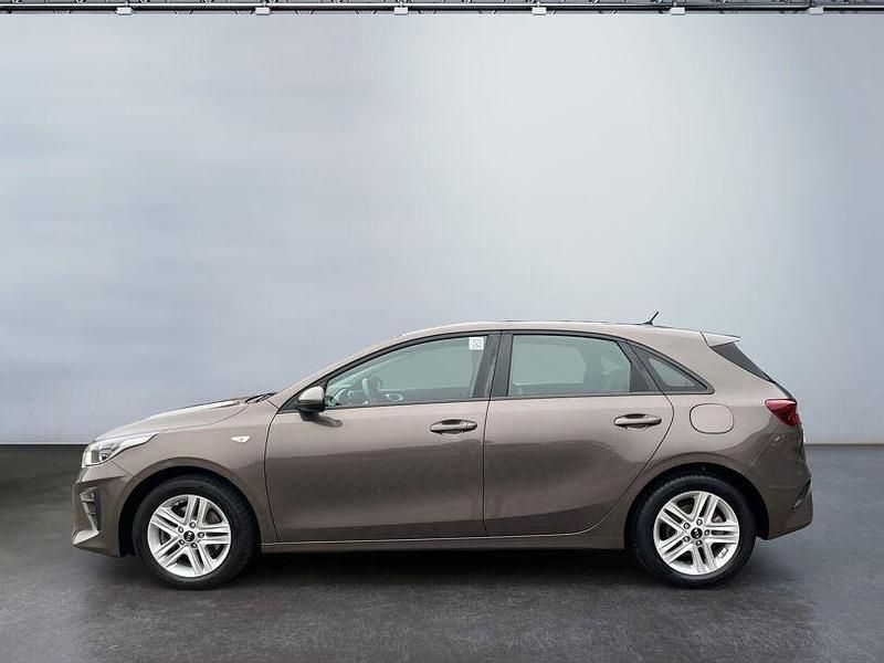 Gebraucht Kia Ceed Vision 99 PS (72 kW) 2019 Copper stone Kleinwagen