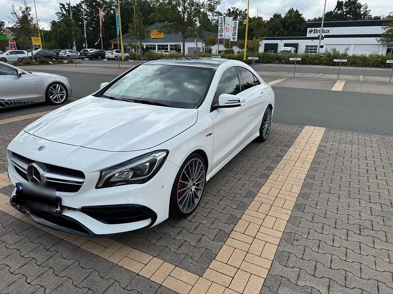 Weiß Gebraucht 2019 Mercedes CLA45 AMG AMG Coupé | 36.990 € (Fairer Preis) - Bild 1/4