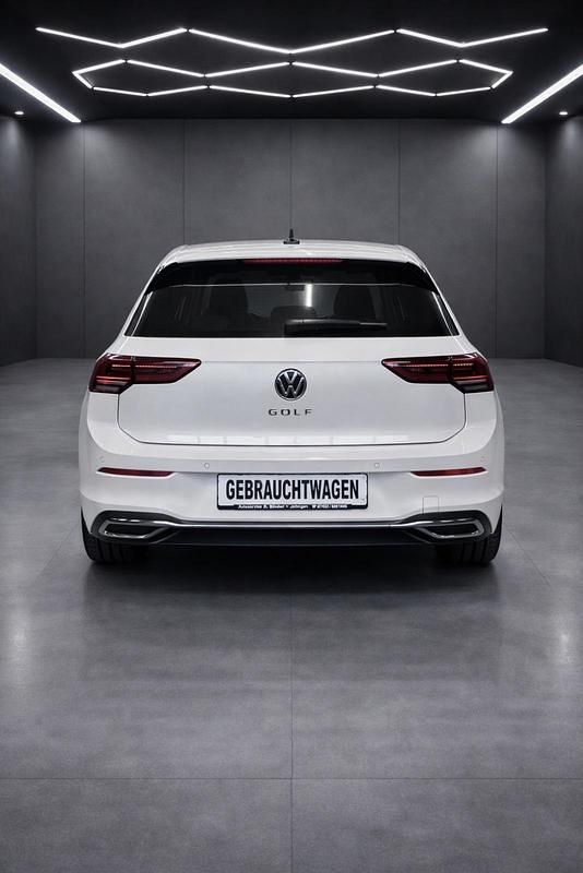 Gebraucht VW Golf VII Active 150 PS (110 kW) 2021 Weiß Kleinwagen