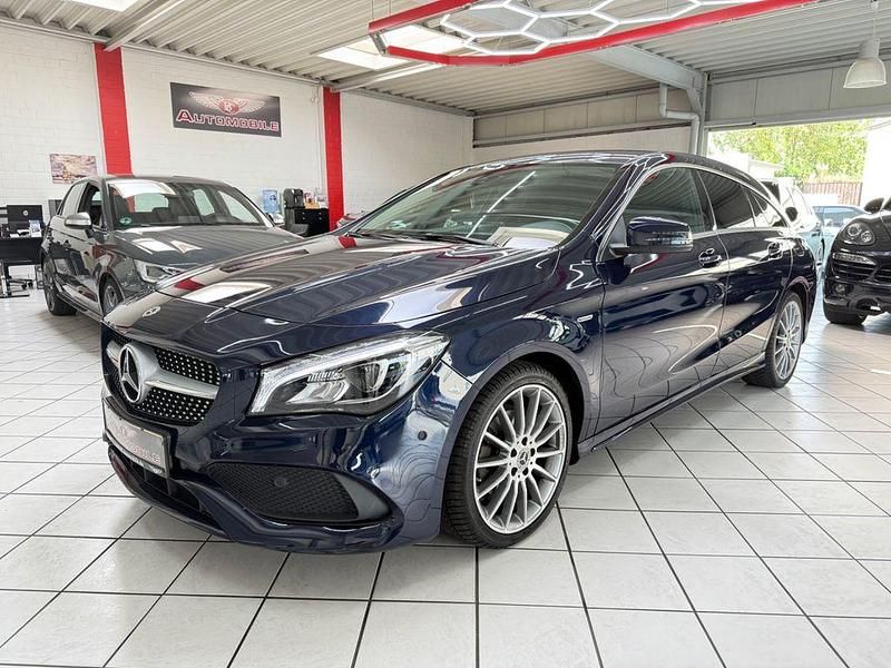 Blau Gebraucht 2018 Mercedes CLA180 Shooting Brake AMG Kombi | 18.800 € (Fairer Preis) - Bild 1/4