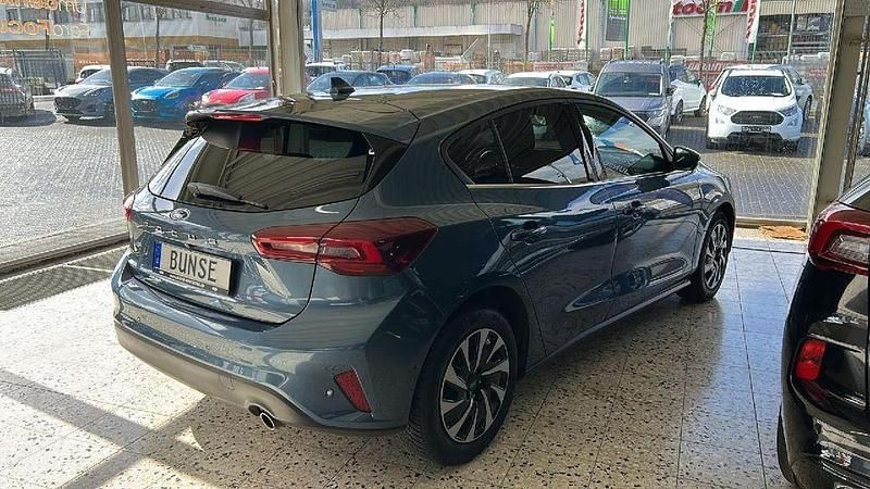 Gebraucht Ford Focus Titanium 125 PS (91 kW) 2023 Chromablau metallic Limousine
