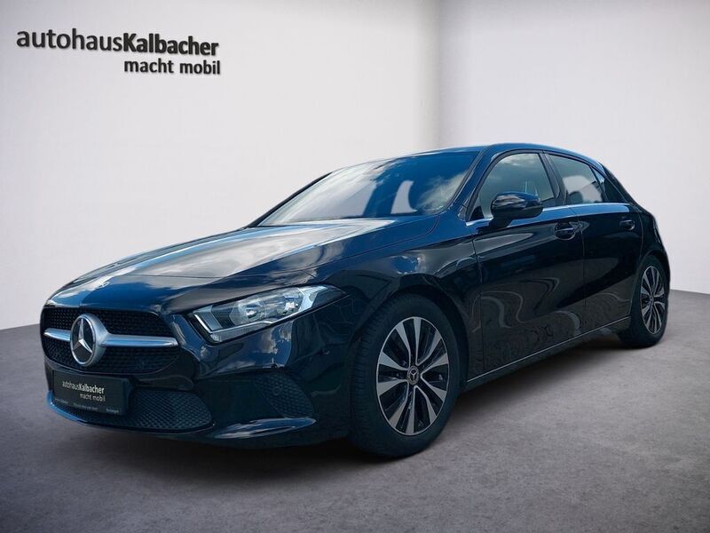 Schwarz Gebraucht 2022 Mercedes A250 Limousine | 28.999 € (Fairer Preis) - Bild 1/4