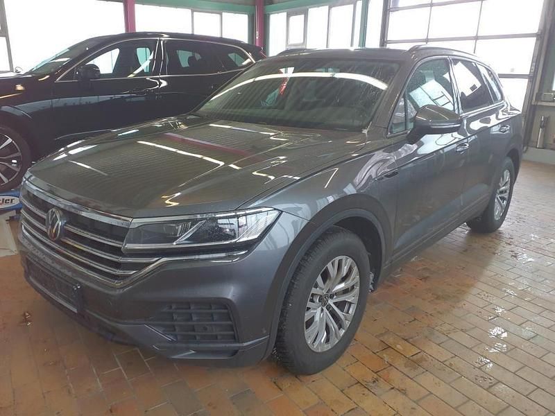 Gebraucht VW Touareg Basis 286 PS (210 kW) 2023 Grau SUV