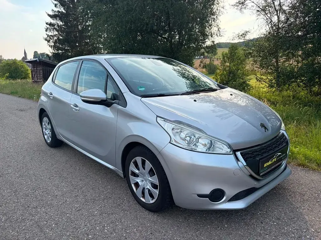 Gebraucht Peugeot 208 Active 99 PS (72 kW) 2015 Gris aluminium Kleinwagen