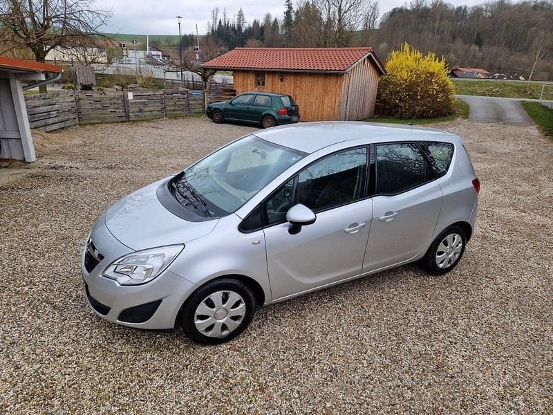 Gebraucht Opel Meriva 101 PS (74 kW) 2011 Silber Van / Kleinbus