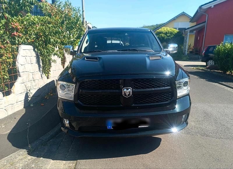Grün Gebraucht 2017 Dodge Ram Abholung | 35.000 € (Fairer Preis) - Bild 1/4