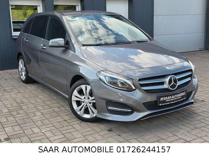 Grau Gebraucht 2015 Mercedes B200 Van / Kleinbus | 13.450 € (Fairer Preis) - Bild 1/4