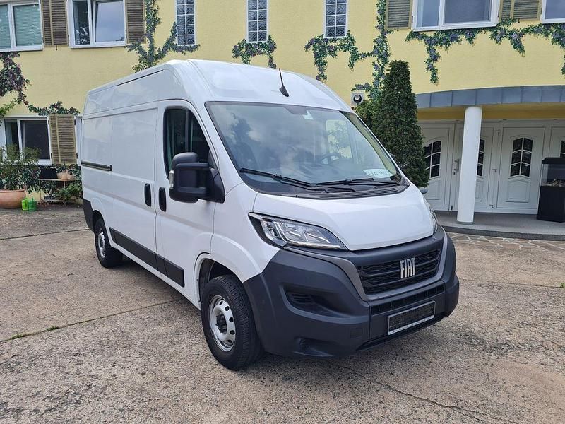 Weiß Gebraucht 2023 Fiat Ducato Van | 22.491 € (Guter Preis) - Bild 1/4