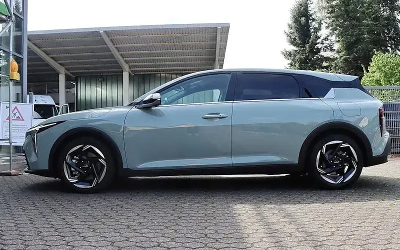 Gebraucht Kia Ceed Spirit 150 PS (110 kW) 2026 Grau Kleinwagen