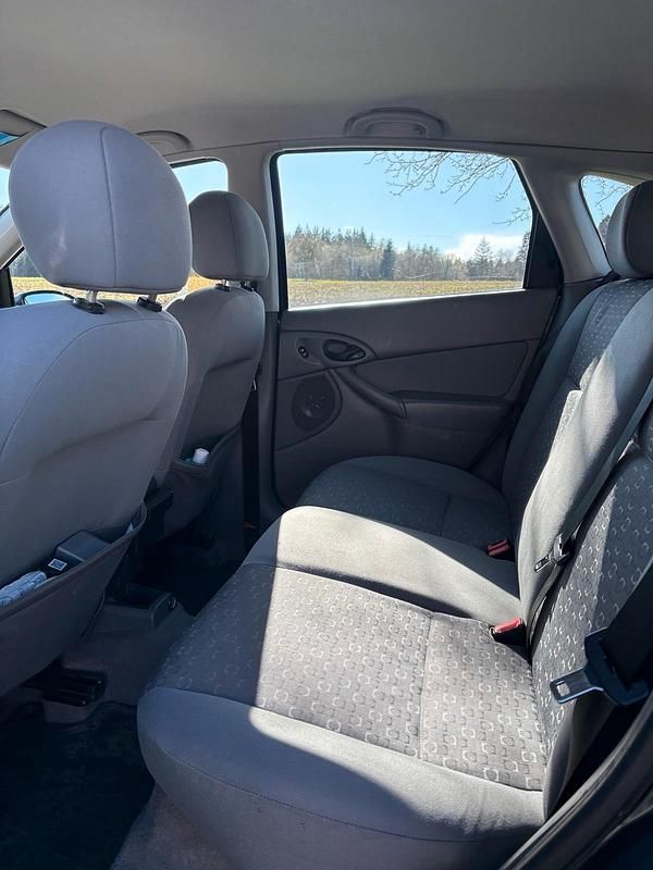 Gebraucht Ford Focus 100 PS (73 kW) 2002 Grün Limousine