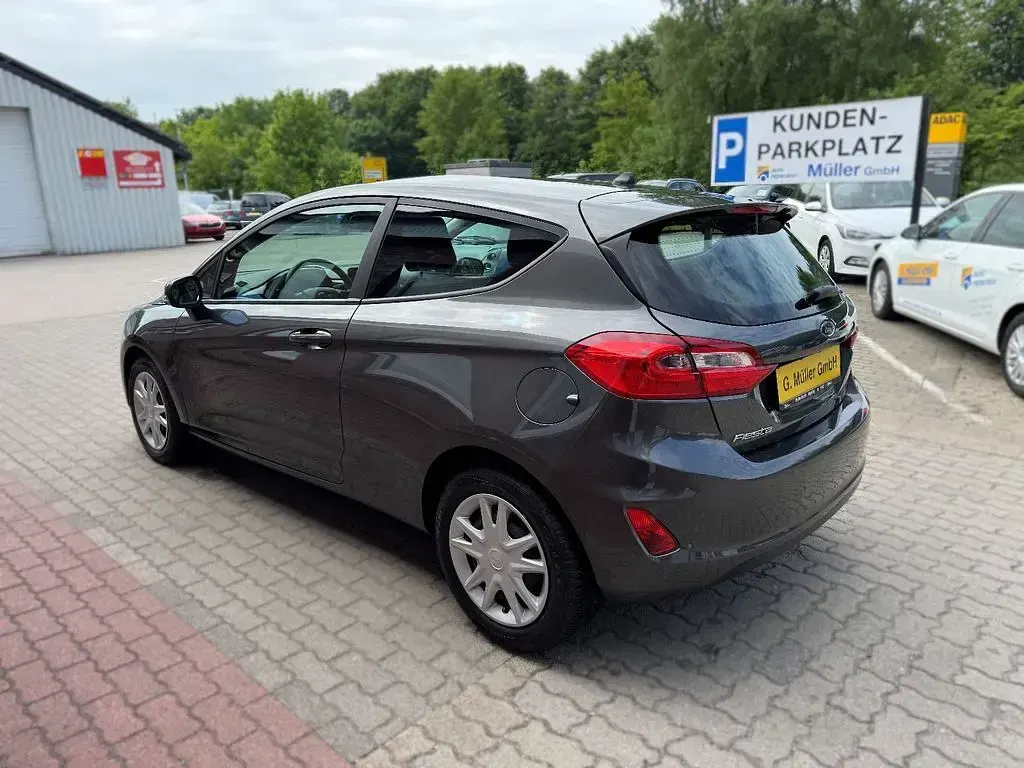 Gebraucht Ford Fiesta Cool & Connect 101 PS (74 kW) 2017 Grau Kleinwagen