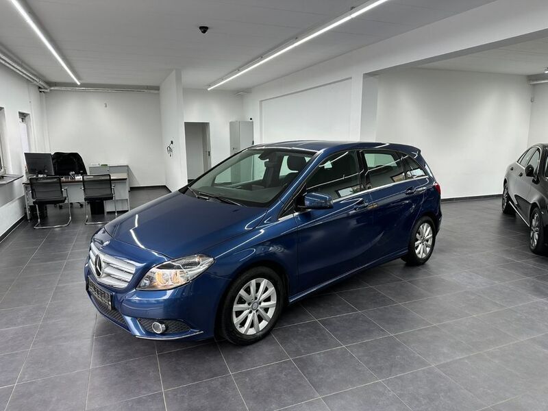 Blau Gebraucht 2012 Mercedes B180 Van / Kleinbus | 4.900 € (Superpreis) - Bild 1/4