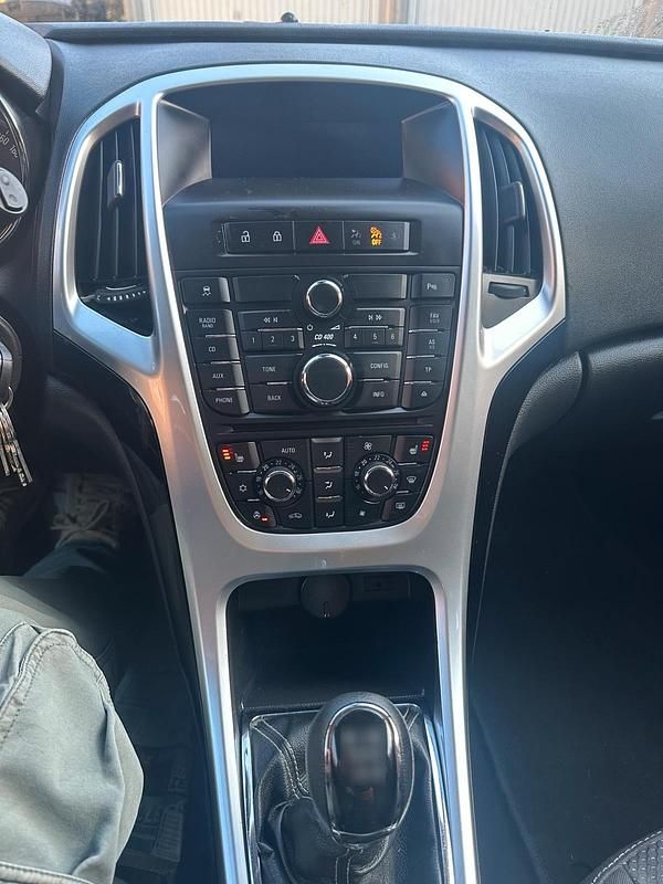 Gebraucht Opel Astra 122 PS (89 kW) 2012 Schwarz Limousine