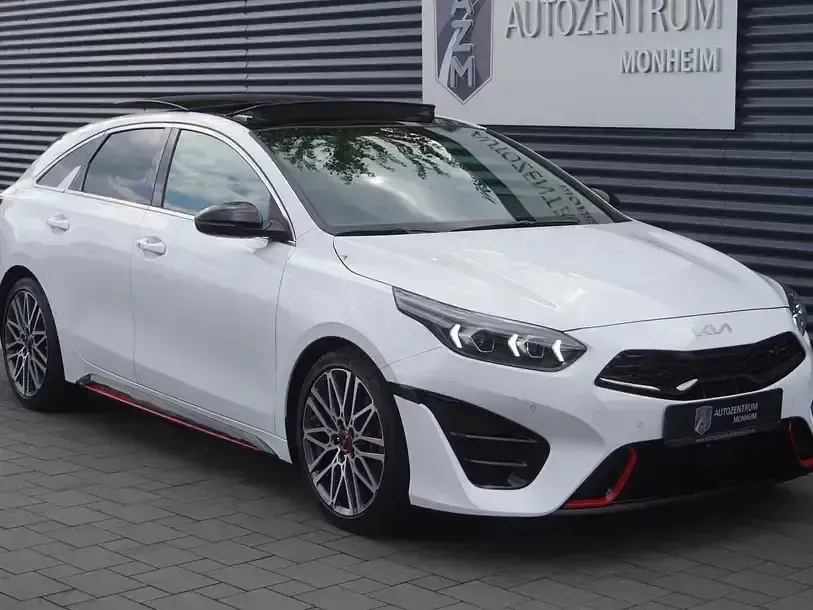 Gebraucht Kia ProCeed GT GT 204 PS (150 kW) 2022 Sonderlackierung deluxeweiß metallic Kleinwagen