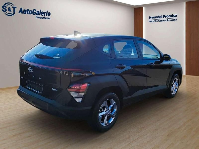 Gebraucht Hyundai Kona Select 139 PS (102 kW) 2025 Abyss black SUV