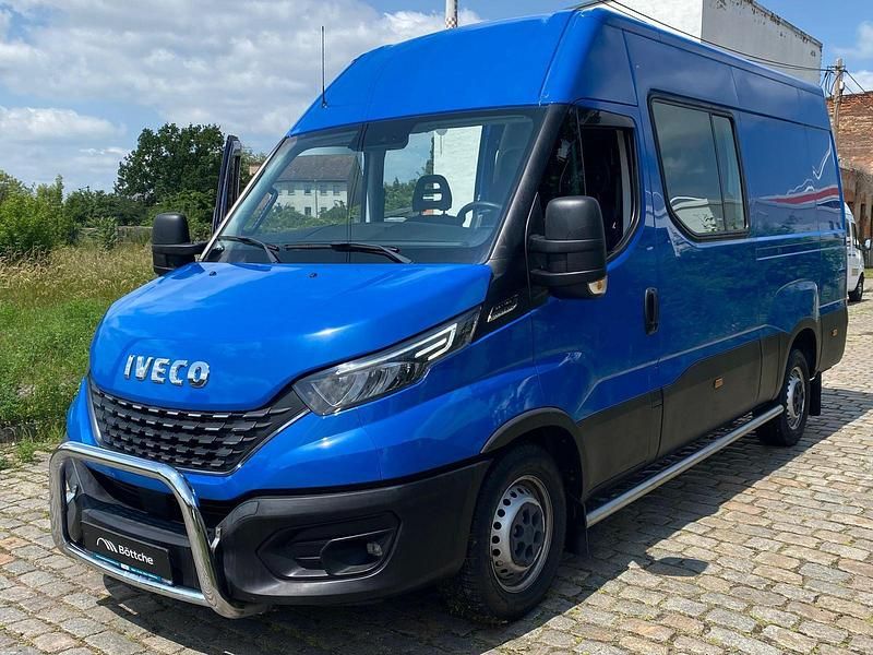 Gebraucht Iveco Daily 155 PS (114 kW) 2020 Blue ic 071 ral5010 Limousine