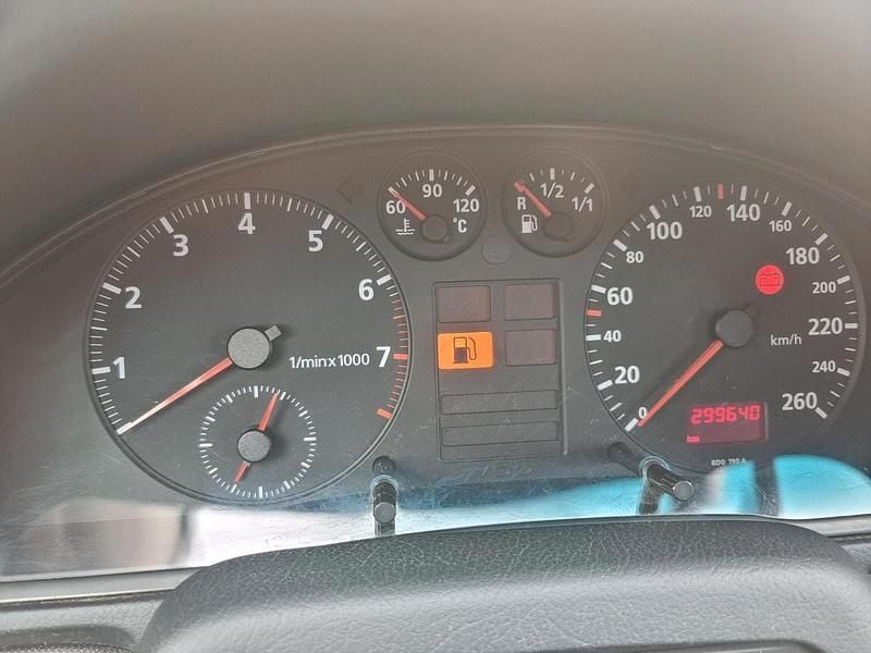 Grün Gebraucht 1997 Audi A4 Kombi | 650 € (Fairer Preis) - Bild 1/4
