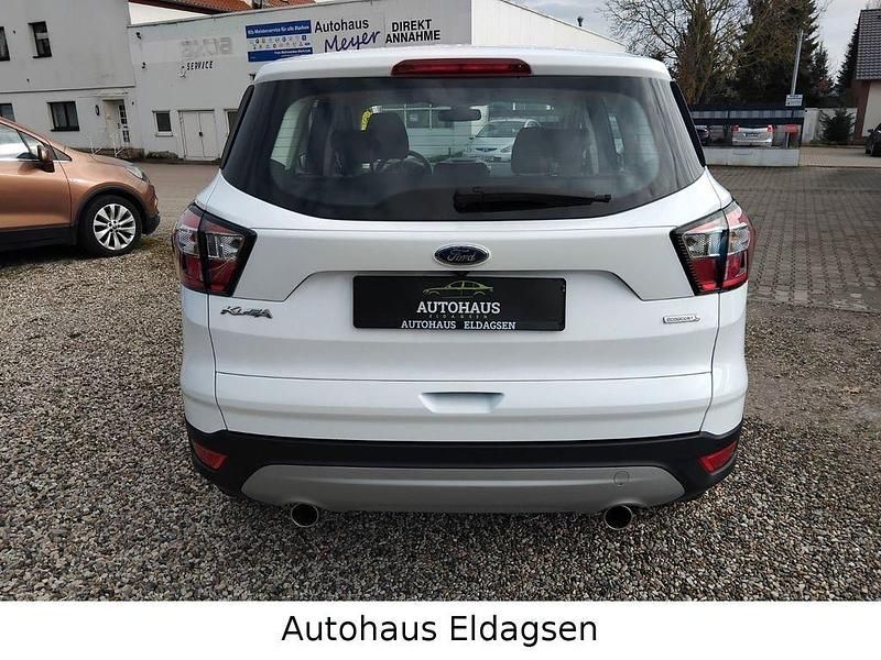 Gebraucht Ford Kuga Titanium 150 PS (110 kW) 2018 Weiß SUV