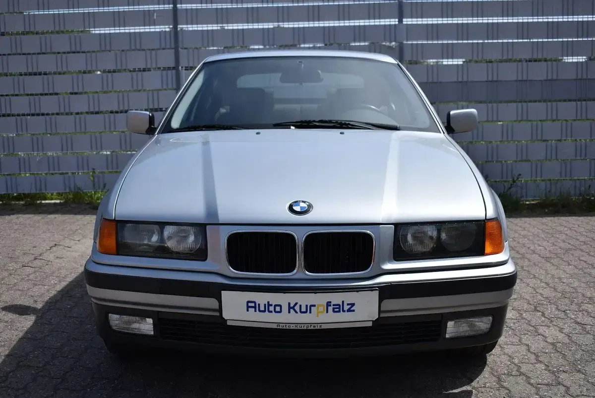 Brugt BMW 318 140 HK (102 kW) 1995 Sølv Sedan