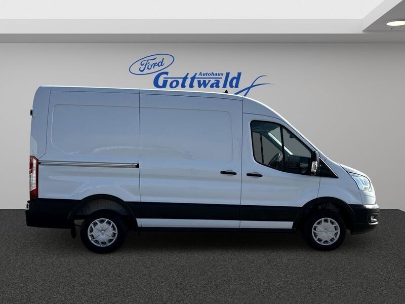Gebraucht Ford Transit Trend 131 PS (96 kW) 2022 Weiß Van